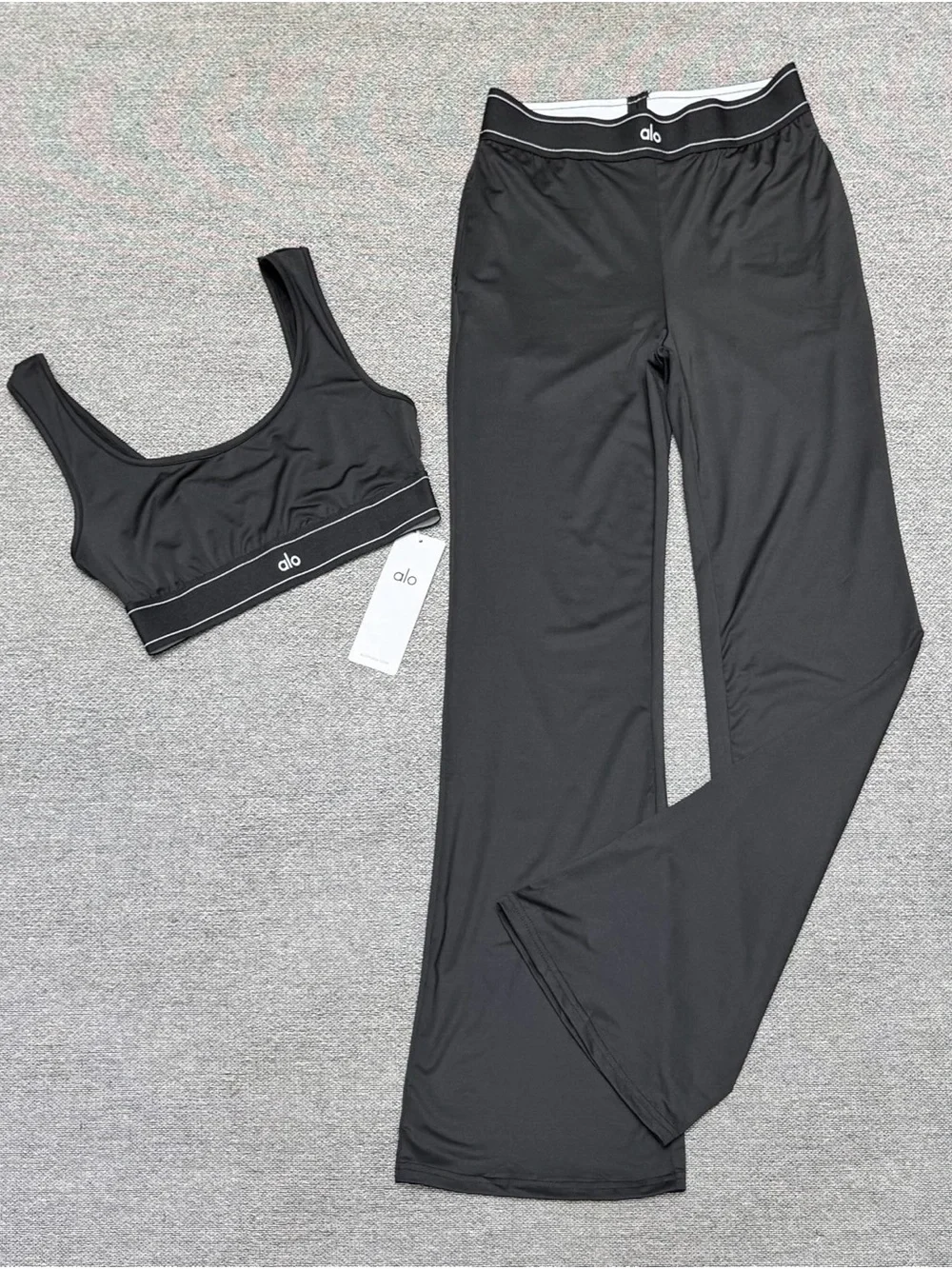 ALO Yoga Black Scoop Sports Bra with Branded Elastic Band